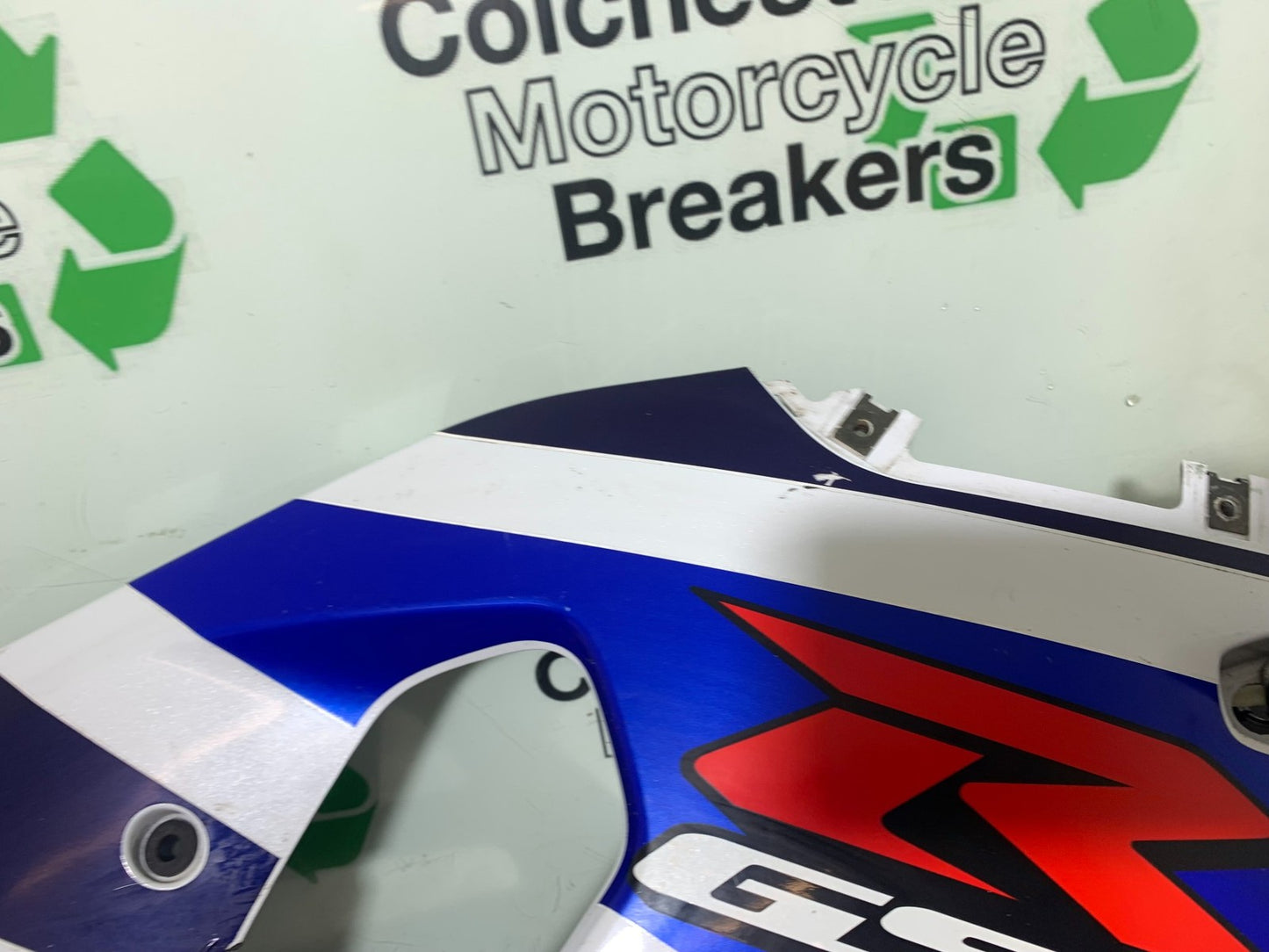 SUZUKI GSXR600 GSXR 600 K1 K2 K3 RIGHT FAIRING PANEL   1999-03 (CMB1284)