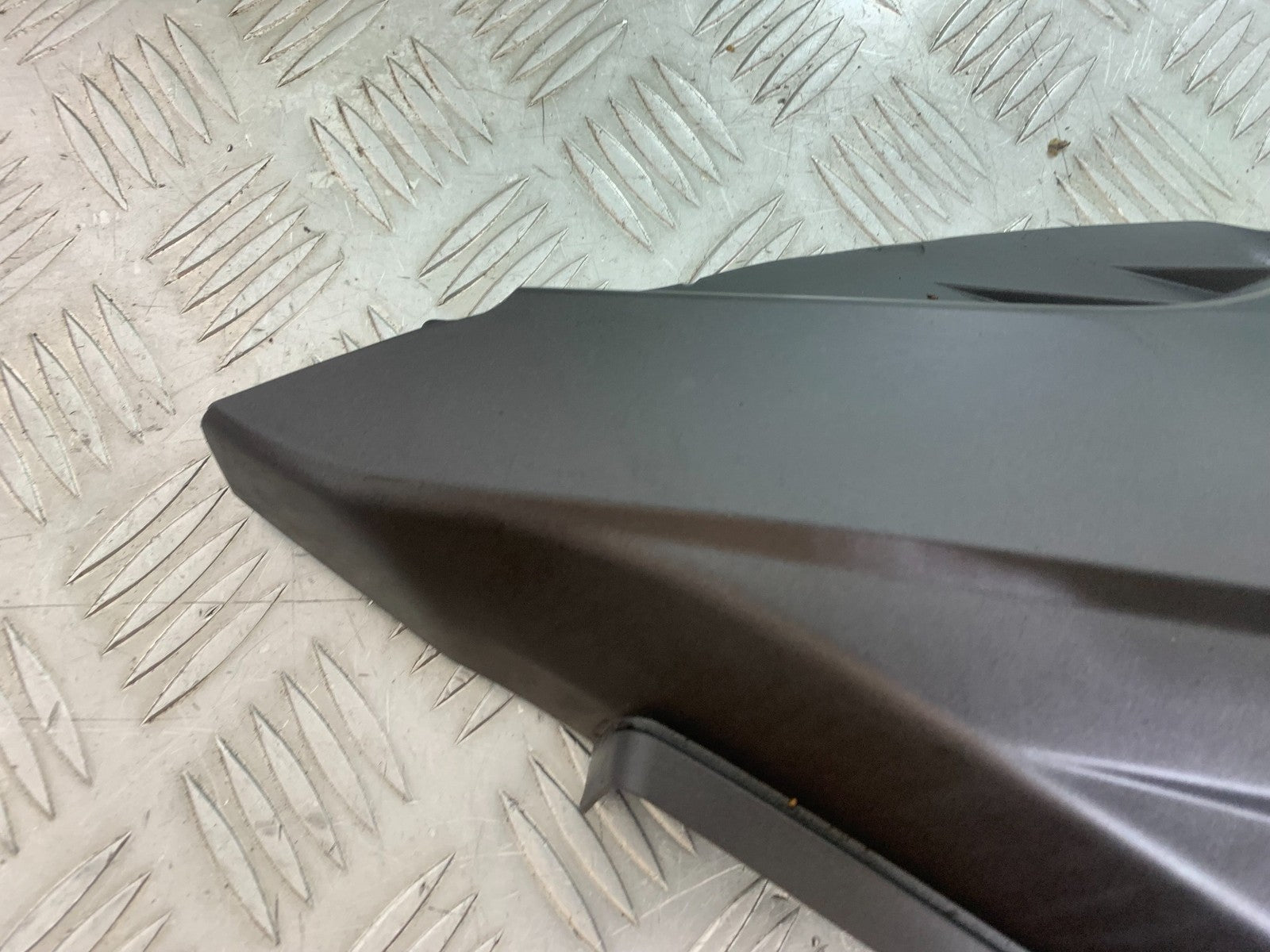 HONDA CBF125 CBF 125 RIGHT SEAT PANEL  YEAR 2009-14 (CMB1182)
