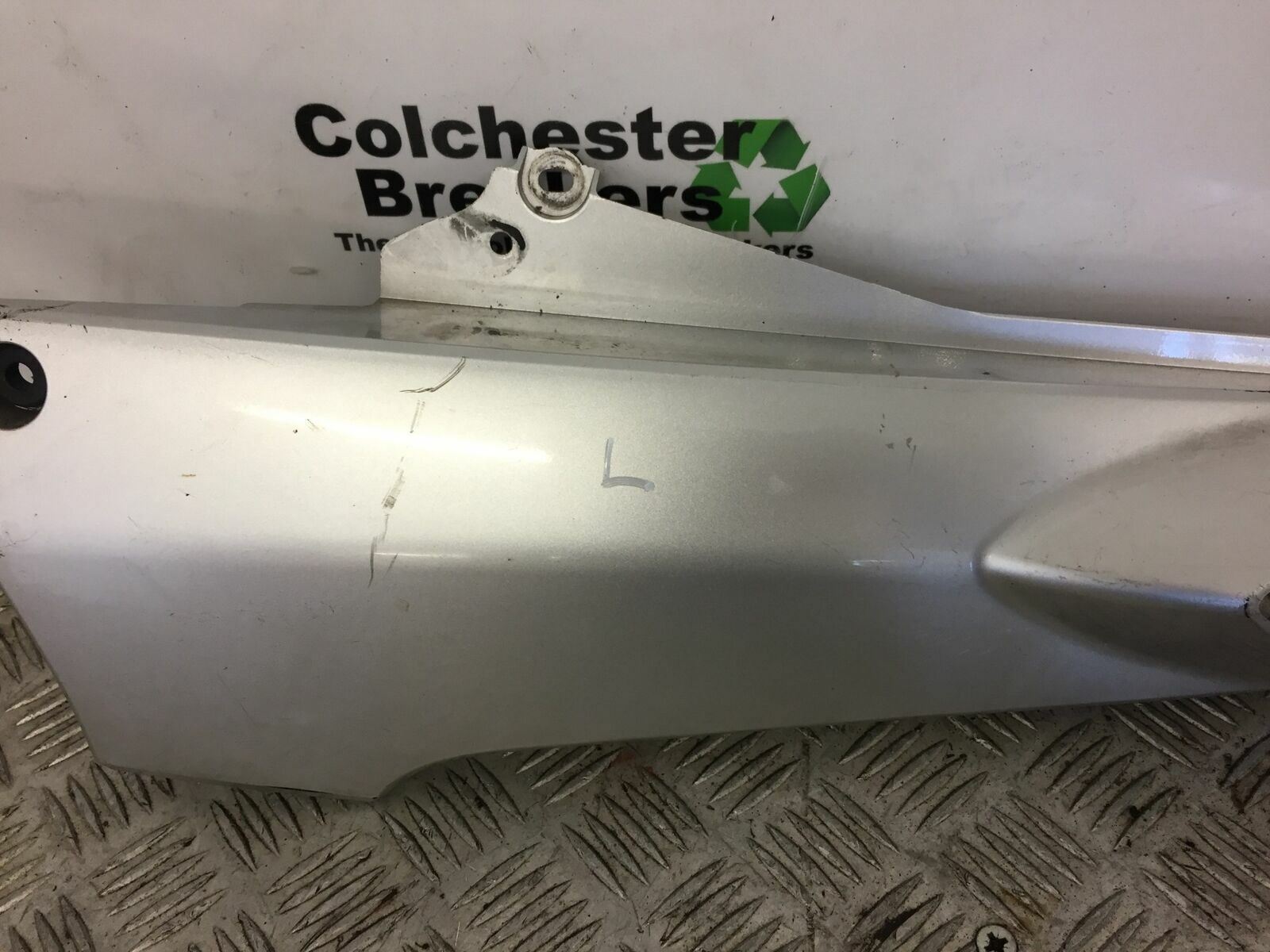 YAMAHA FJR1300 FJR 1300 LEFT SEAT PANEL  YEAR 2002