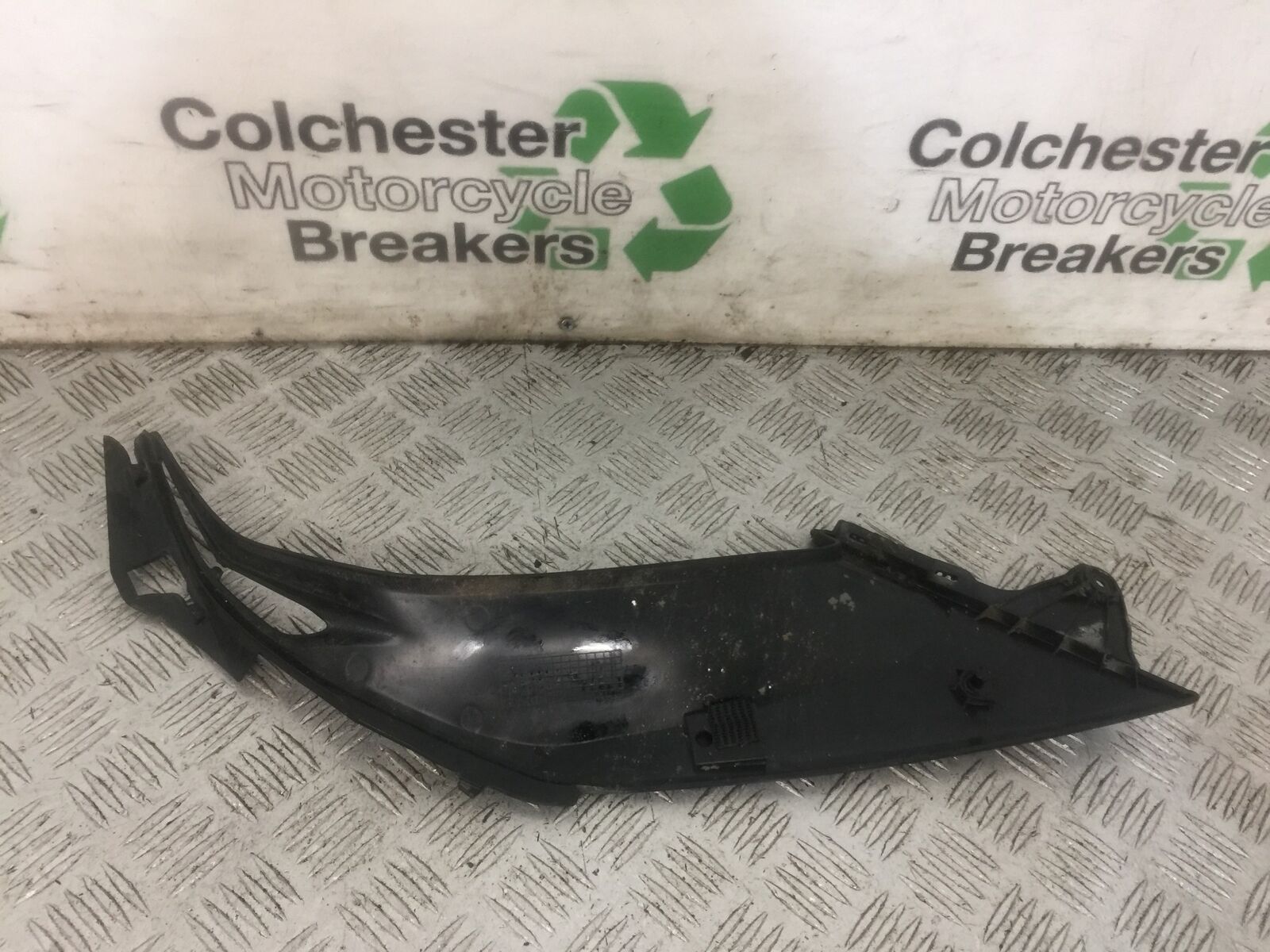 KAWASAKI Z800 Z 800 LEFT TANK INFILL PANEL  YEAR 2015  (STOCK 874)