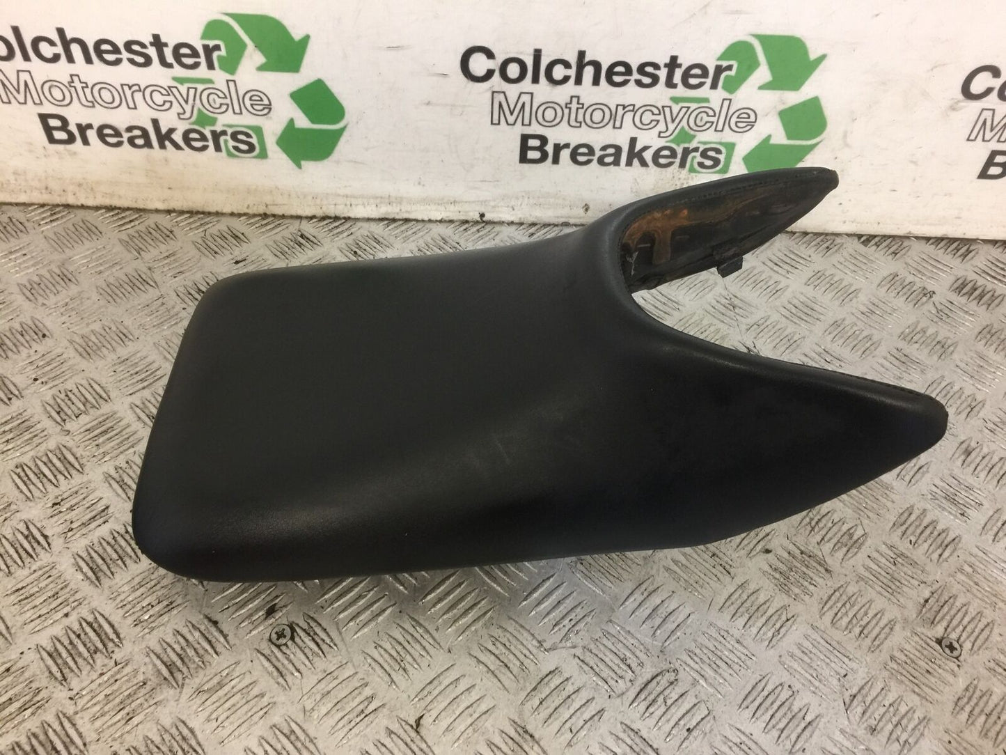 HONDA CBR125 CBR 125 FRONT SEAT YEAR 2004-06  (STOCK 688)