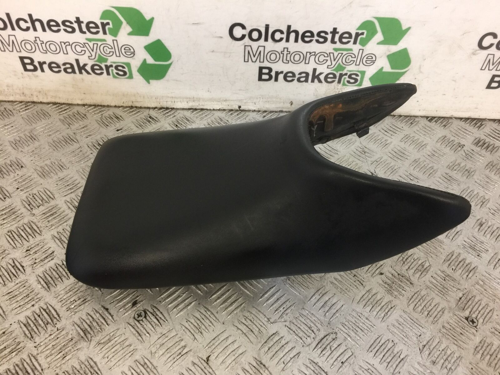 HONDA CBR125 CBR 125 FRONT SEAT YEAR 2004-06  (STOCK 688)