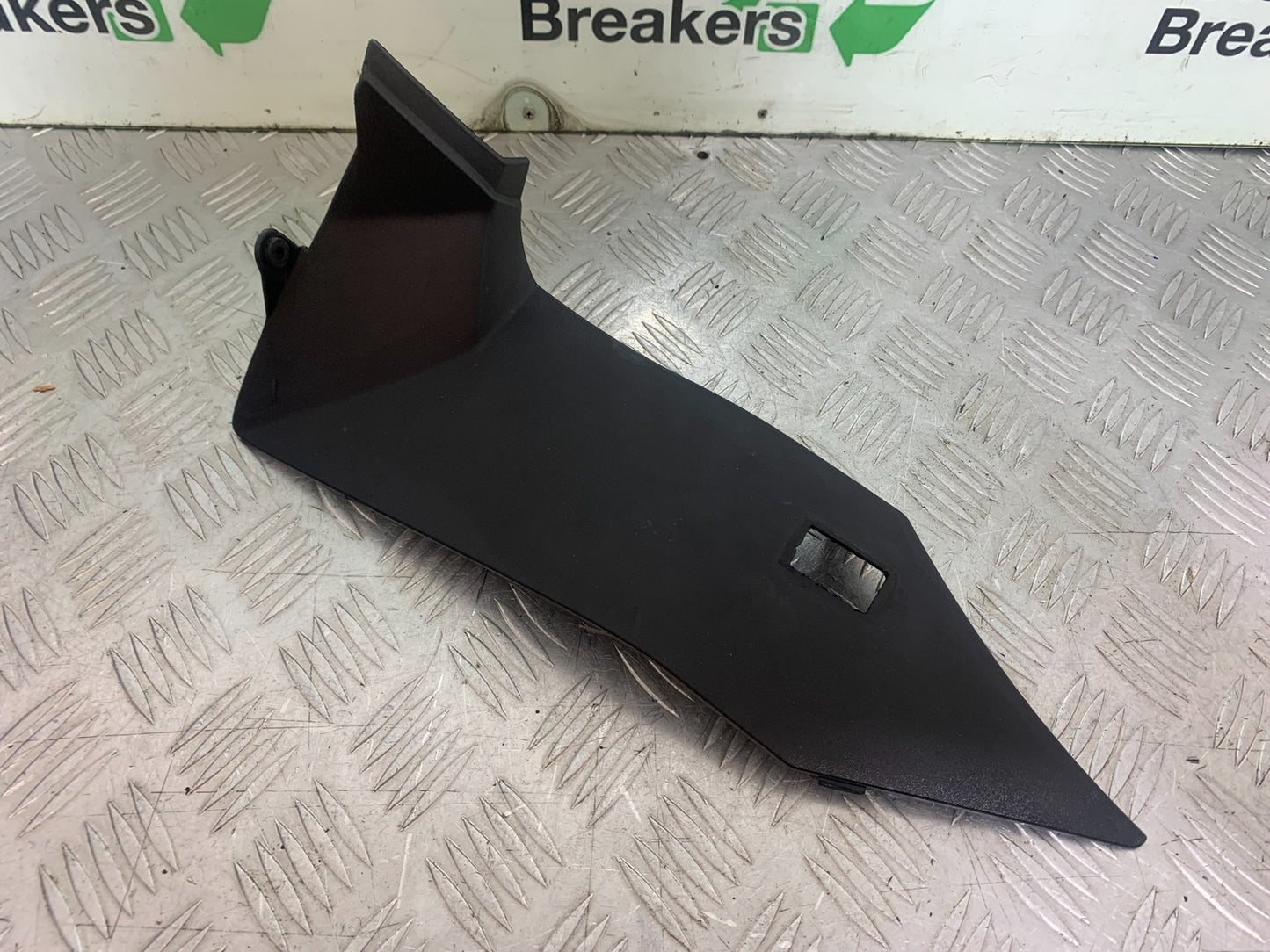 TRIUMPH 1050 SPRINT ST LEFT TOP FAIRING INFILL PANEL  YEAR 2004-2007 (CMB1197)