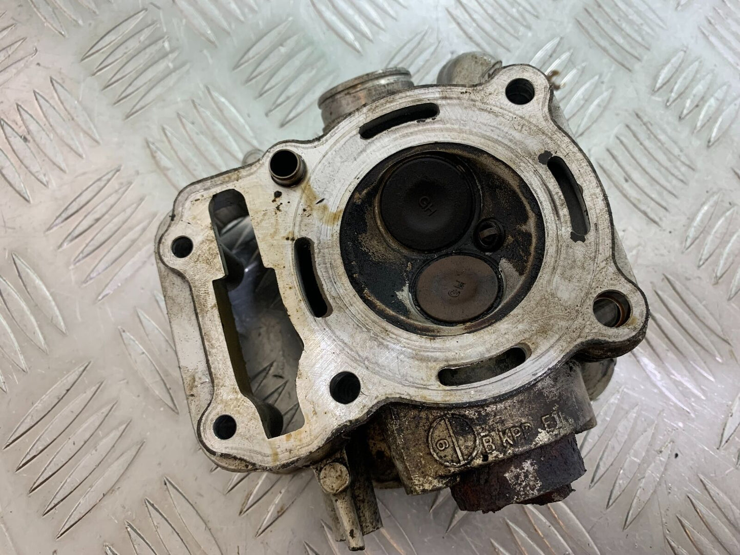 HONDA CBR125 CBR 125 CYLINDER HEAD   YEAR 2004-06  (CMB1040)