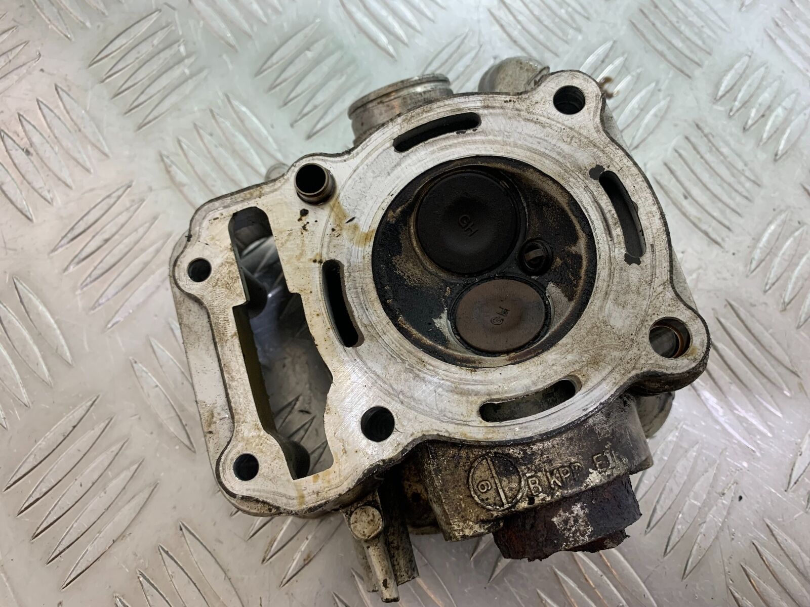 HONDA CBR125 CBR 125 CYLINDER HEAD   YEAR 2004-06  (CMB1040)