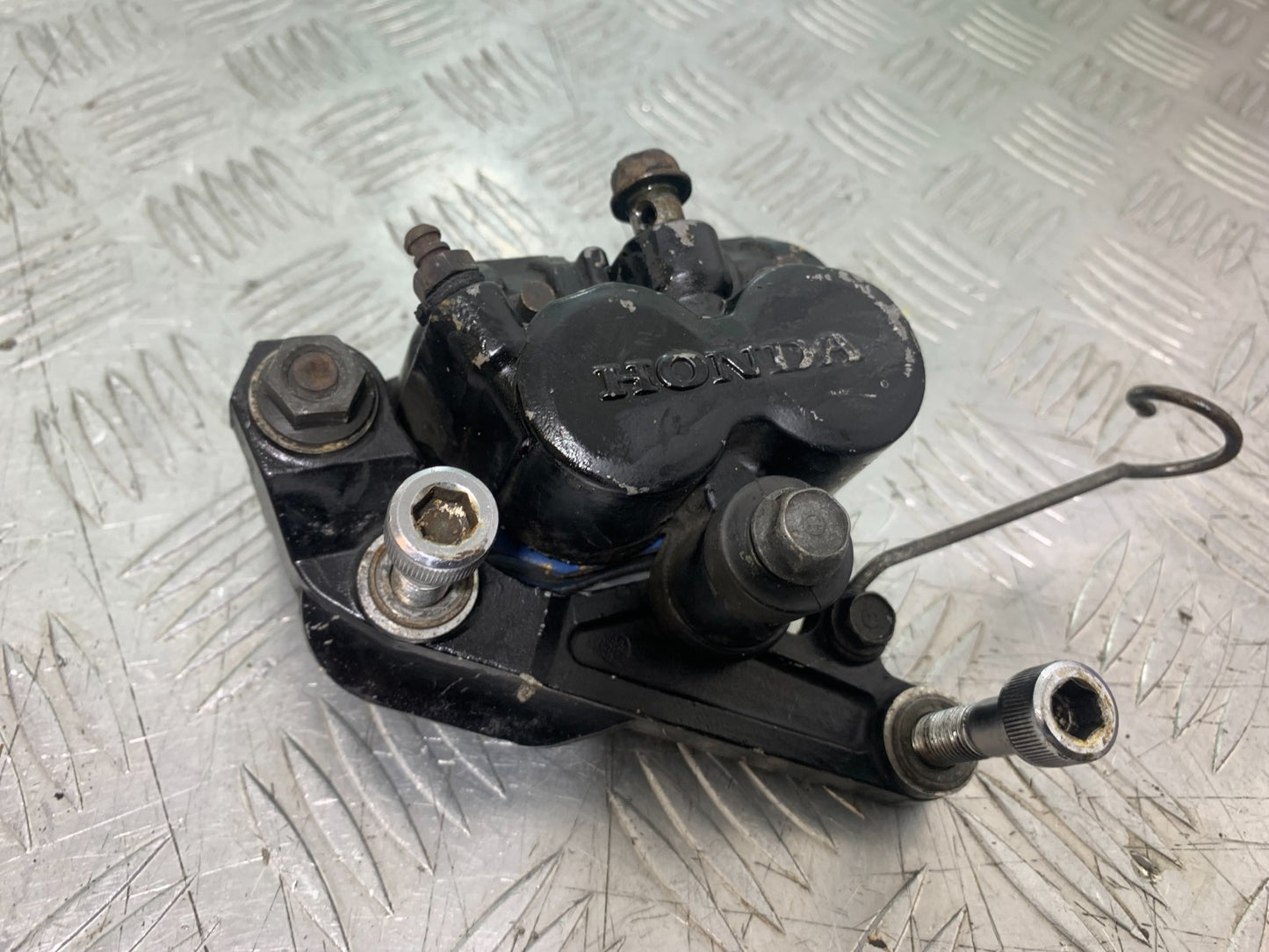 HONDA VT700 VT 700 SHADOW FRONT LEFT CALIPER   YEAR 1984-85 (CMB1328)