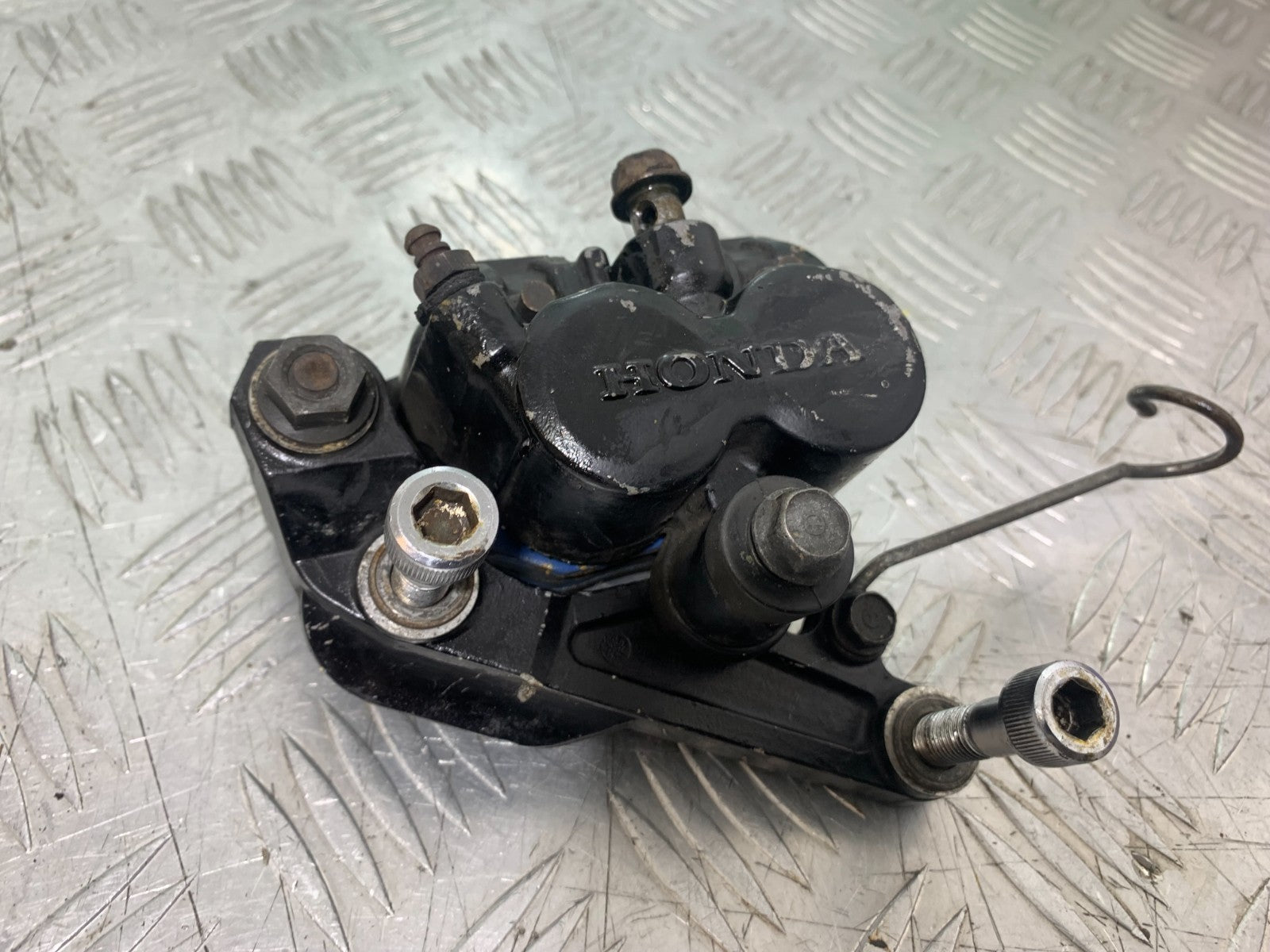 HONDA VT700 VT 700 SHADOW FRONT LEFT CALIPER   YEAR 1984-85 (CMB1328)