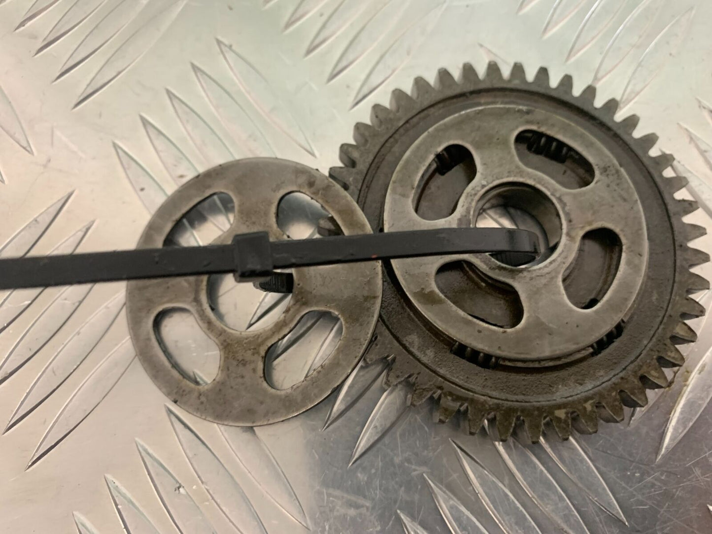 YAMAHA XT250 XT 250 ENGINE GEARS   YEAR 1980-1982  (STOCK 944)