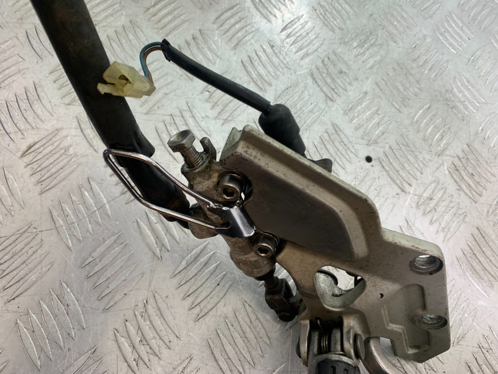 KAWASAKI ZZR1100 D FRONT RIGHT HANGER AND PEG & PEDAL  YEAR 1993-2001 (CMB1289)