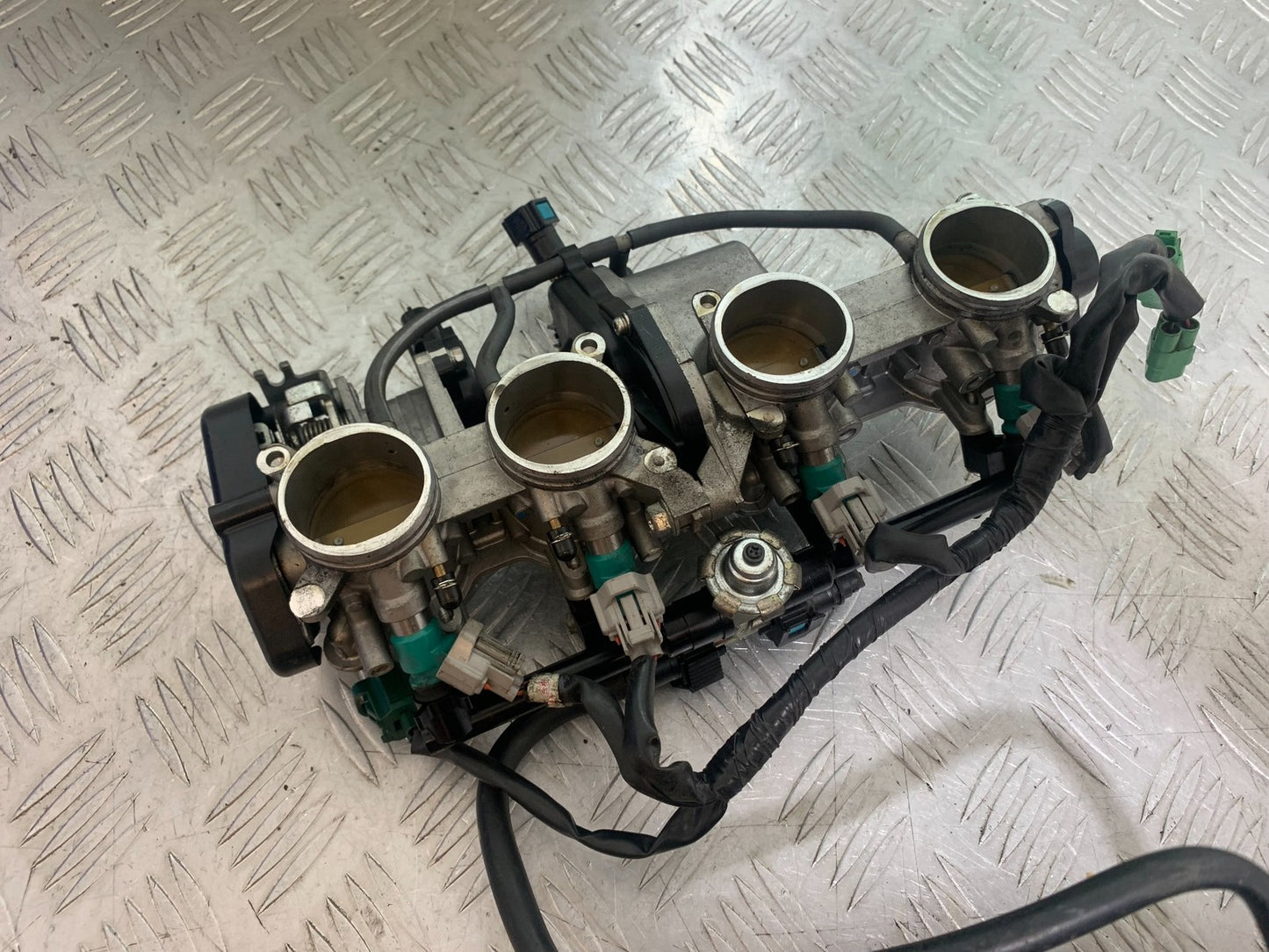 YAMAHA YZF R1 14 B BIG BANG THROTTLE BODIES   2009-14 (CMB1175)