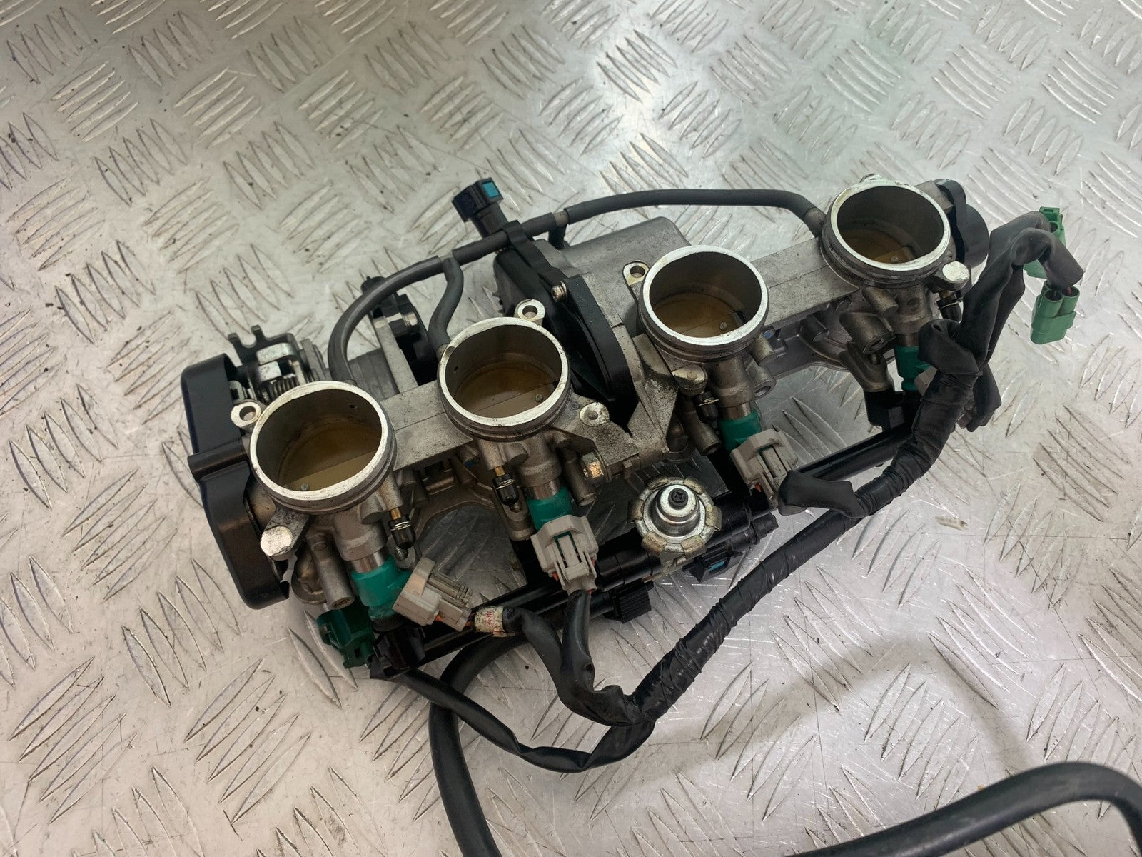 YAMAHA YZF R1 14 B BIG BANG THROTTLE BODIES   2009-14 (CMB1175)
