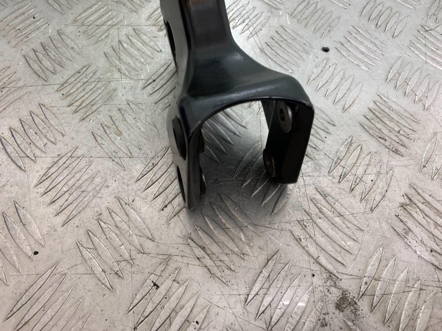 TRIUMPH SPEED TRIPLE R 1050 FAIRING BRACKET   2009 (CMB1183)