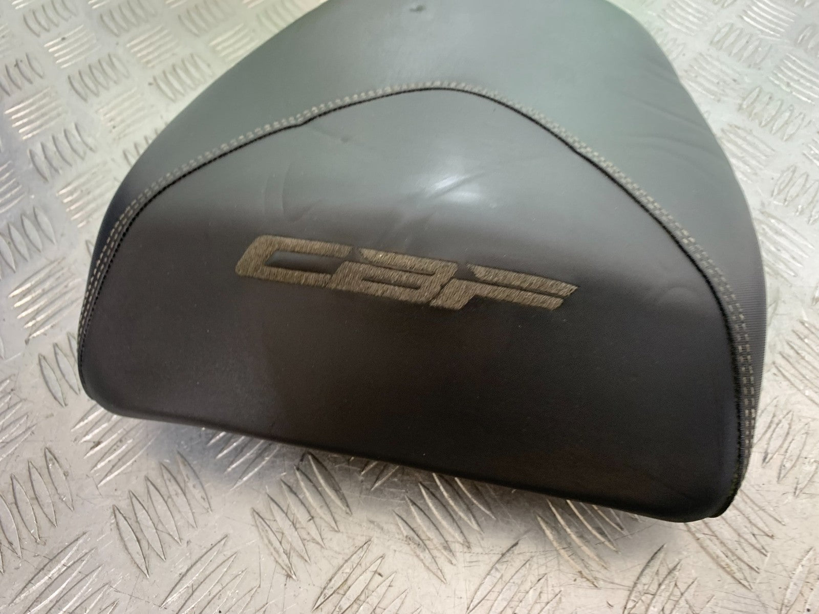 HONDA CBF600 CBF 600 REAR SEAT   YEAR 2004-07  (CMB1305)