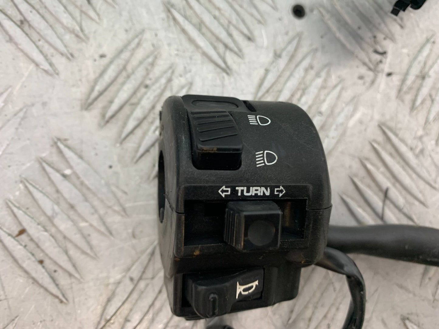 HONDA XL125 VARADERO LEFT SWITCH GEAR  YEAR 2001-2006  (CMB1304)
