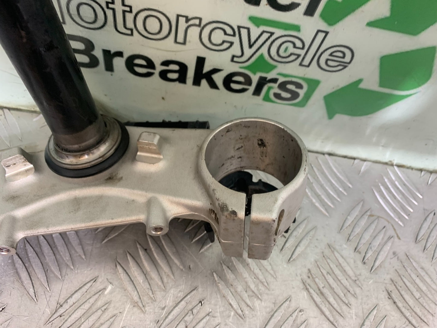 KTM DUKE 125 BOTTOM YOKE  YEAR 2012-2016 (CMB1317)