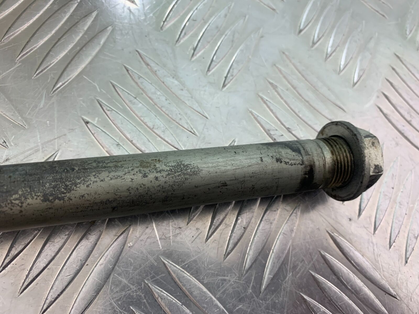 KAWASAKI ZZR1200 ZZR 1200 SWINGARM SPINDLE  YEAR 2002-05 (STOCK 993)