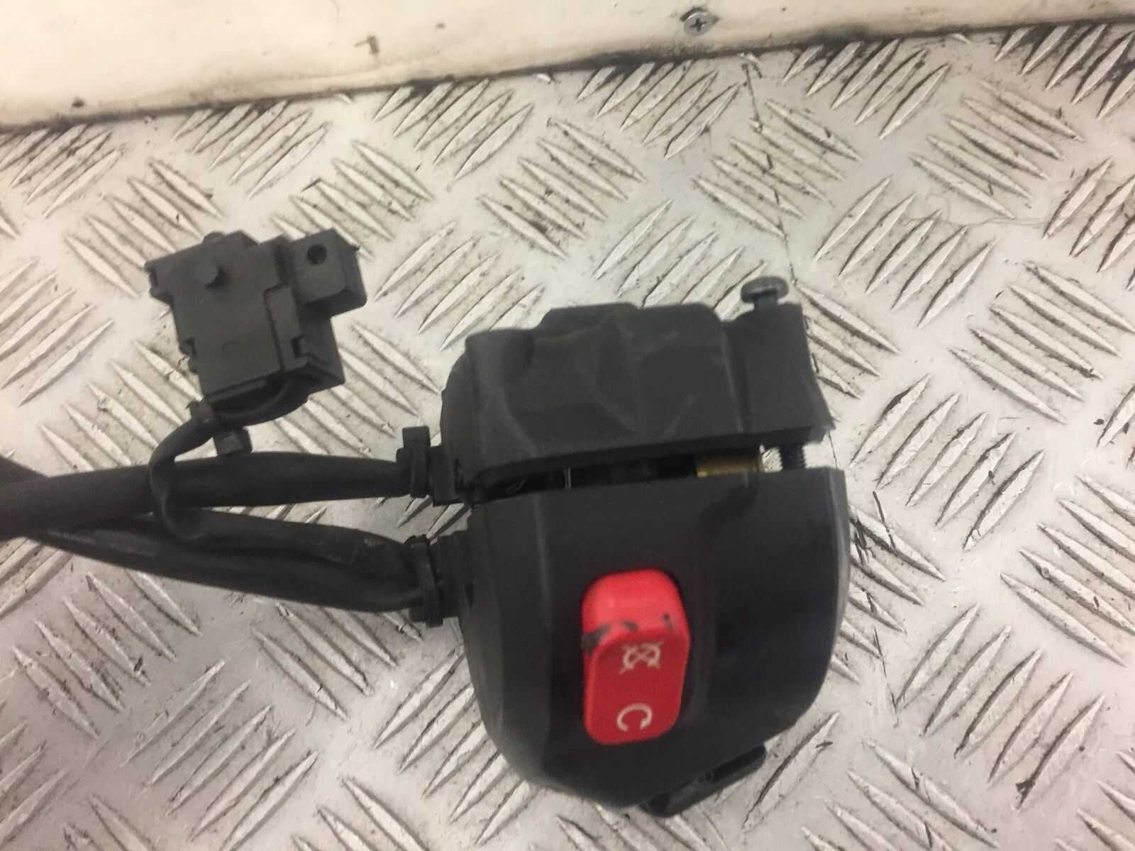 TRIUMPH TIGER 800 XRT RIGHT SWITCH GEAR YEAR 2015-2017 (STOCK 506)