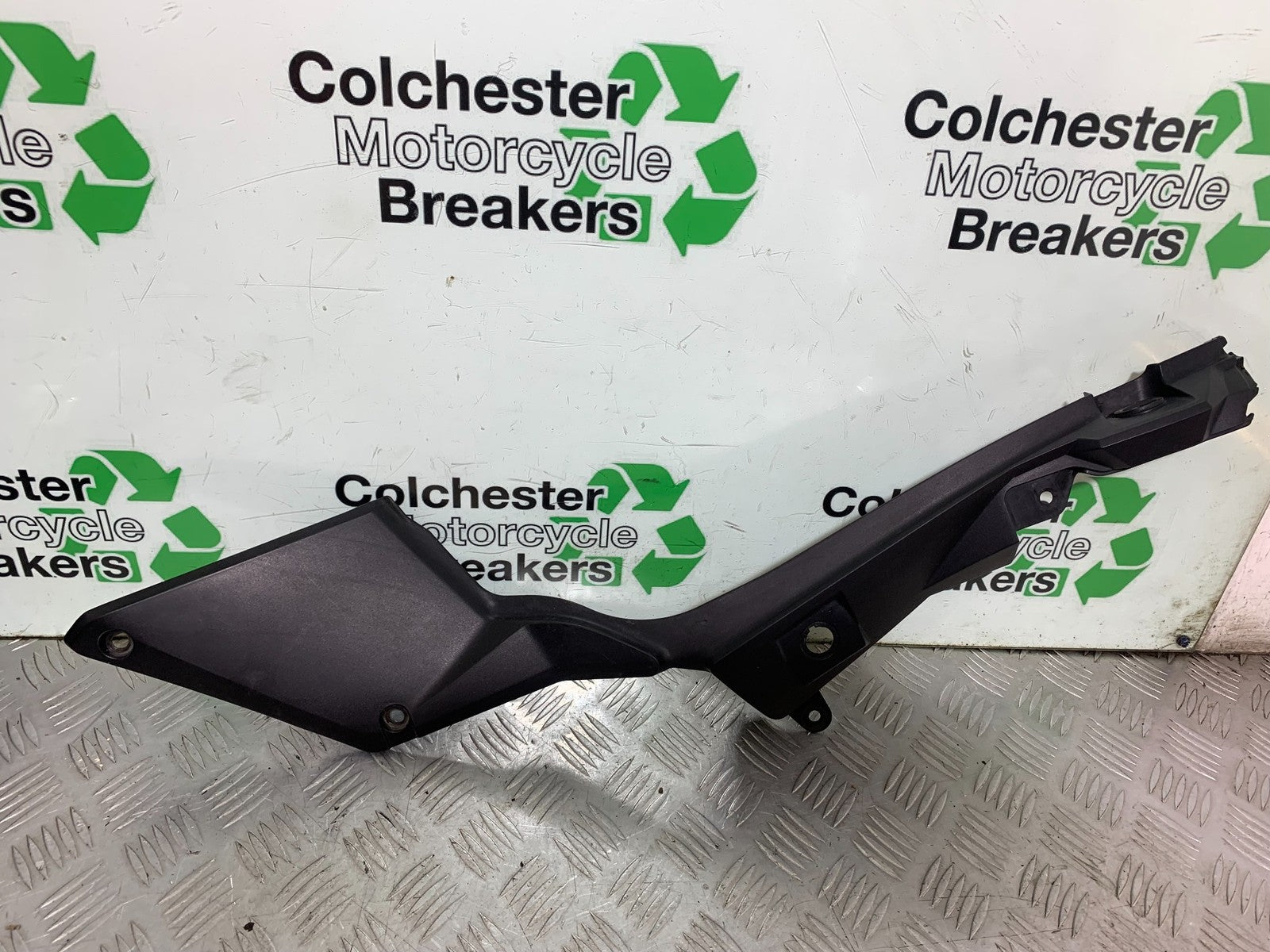 SUZUKI DL1000 V-STROM LEFT SEAT PANEL  YEAR 2014-2019 (CMB1325)