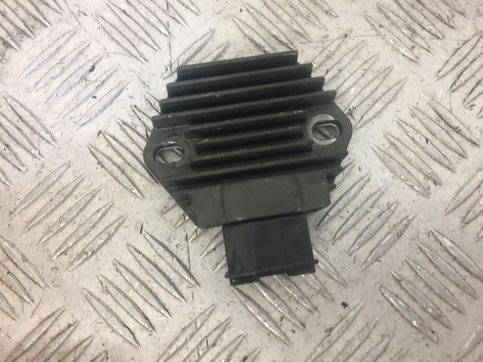HONDA XL125 VARADERO REGULATOR   YEAR 2004 (STOCK 629)