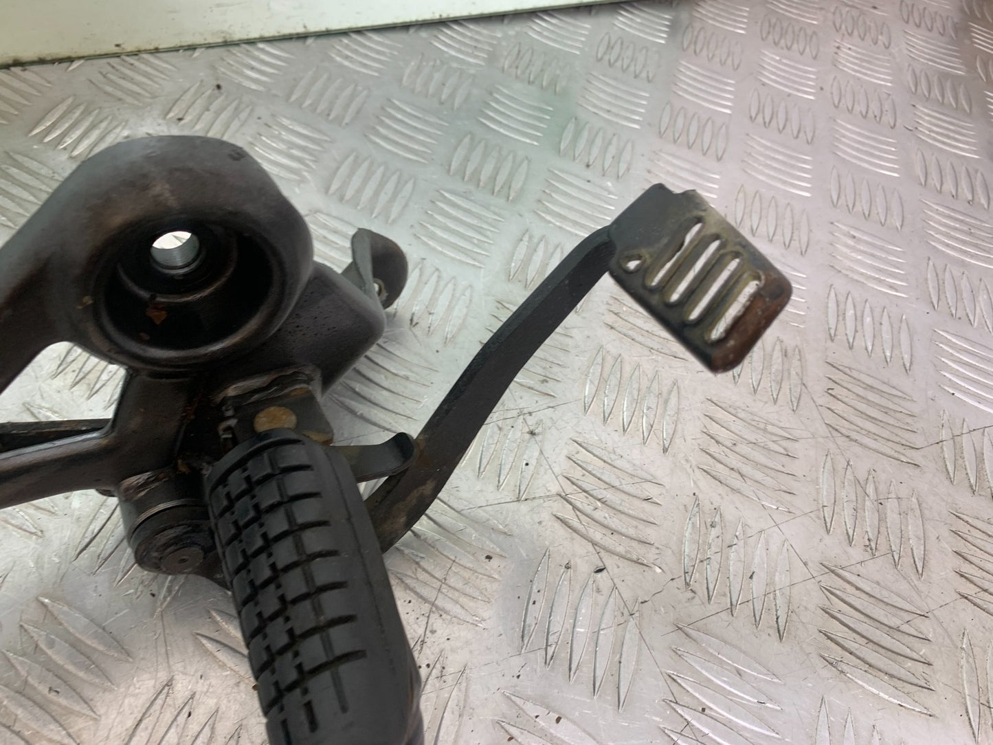 HONDA CBF125 CBF 125 FRONT RIGHT HANGER  YEAR 2009-14 (CMB1182)