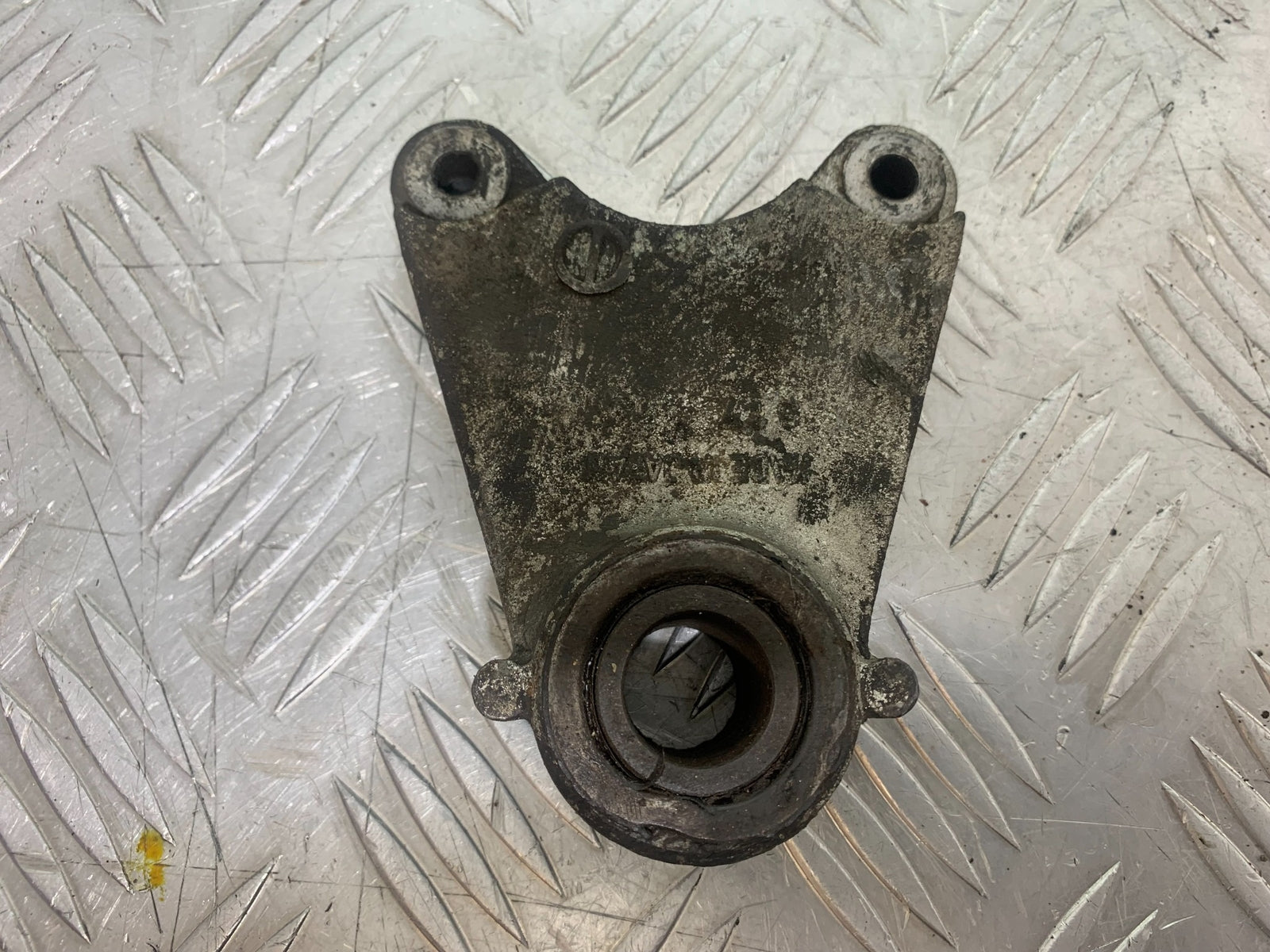 KAWASAKI ZZR1100 D REAR CALIPER BRACKET  YEAR 1993-2001 (CMB1164)