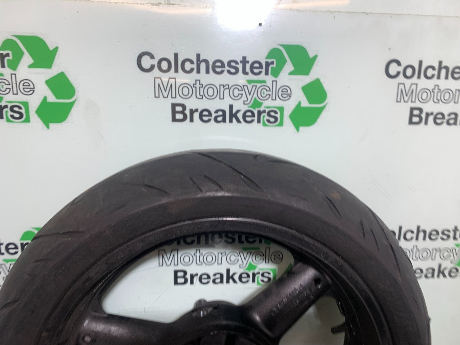 SUZUKI GSF600 GSF 600 BANDIT REAR WHEEL   2000-2004 (CMB1269)