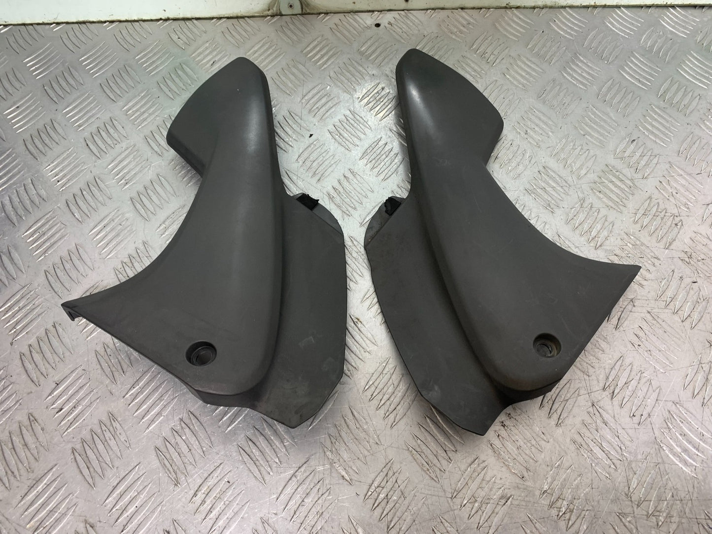HONDA CBF600 CBF 600 LEFT & RIGHT INFILLS PANELS  YEAR 2004-07  (CMB1305)