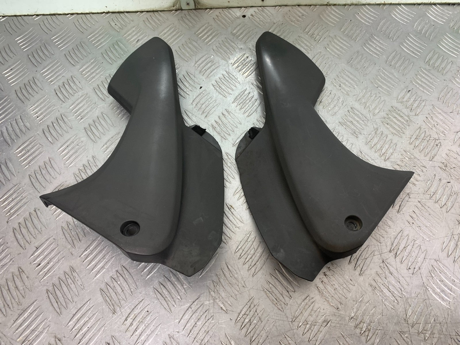 HONDA CBF600 CBF 600 LEFT & RIGHT INFILLS PANELS  YEAR 2004-07  (CMB1305)