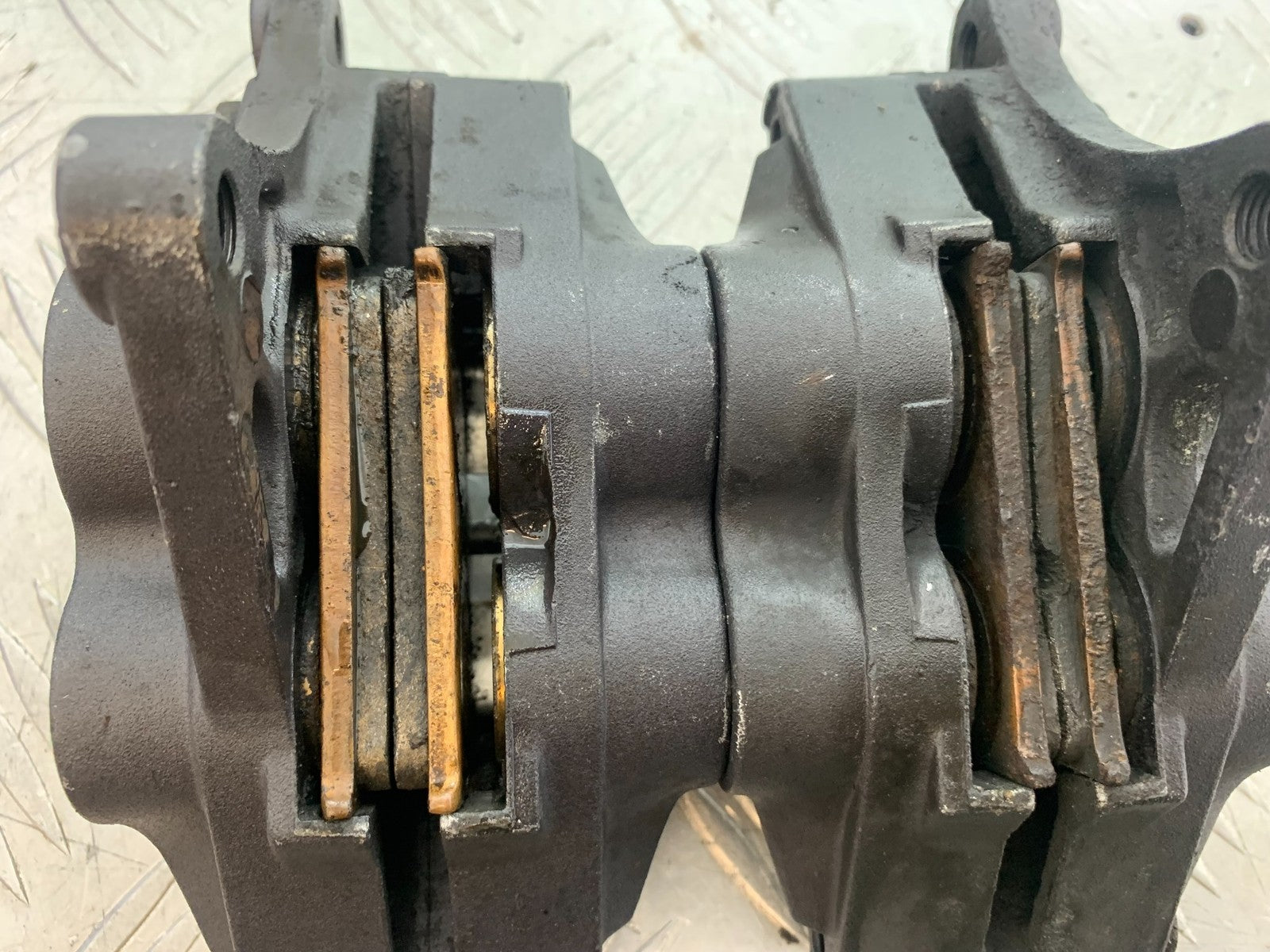 TRIUMPH TROPHY 900 FRONT BRAKE CALIPERS   YEAR 1991-95 (CMB1251)