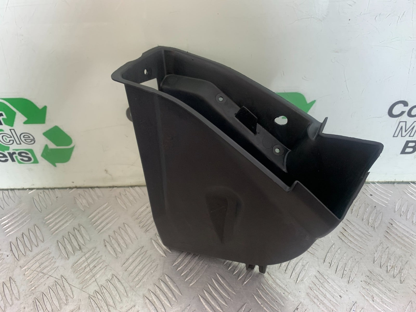TRIUMPH 1050 SPRINT ST RIGHT FAIRING POCKET   YEAR 2004-2007 (CMB1197)
