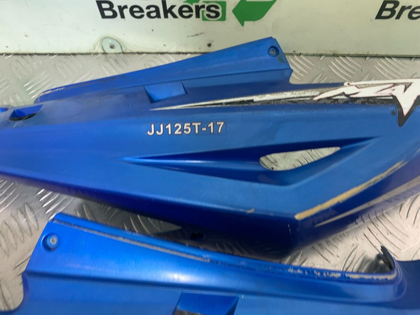 LEXMOTO MATADOR 125 JJ125T-17 SEAT PANELS  (CMB1115)