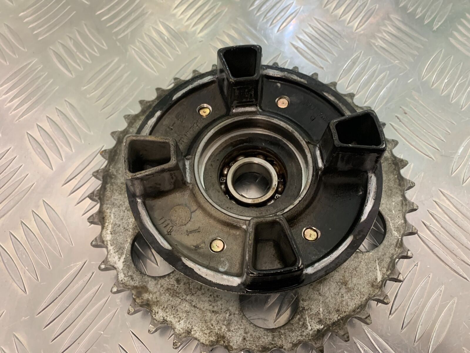 KAWASAKI ZX9R ZX9 C SPROCKET CARRIER   YEAR 1998-99 (STOCK 957)