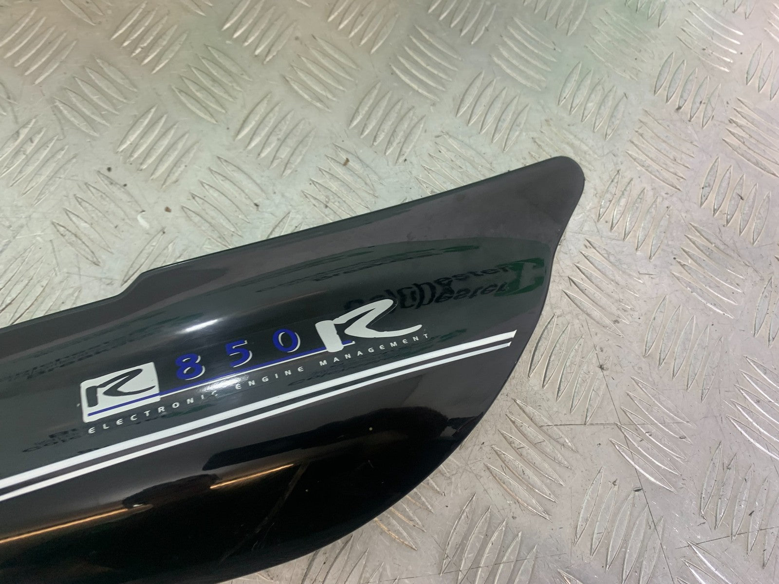 BMW R850 R R850R RIGHT SEAT PANEL  YEAR 1994-2002 (CMB1170)