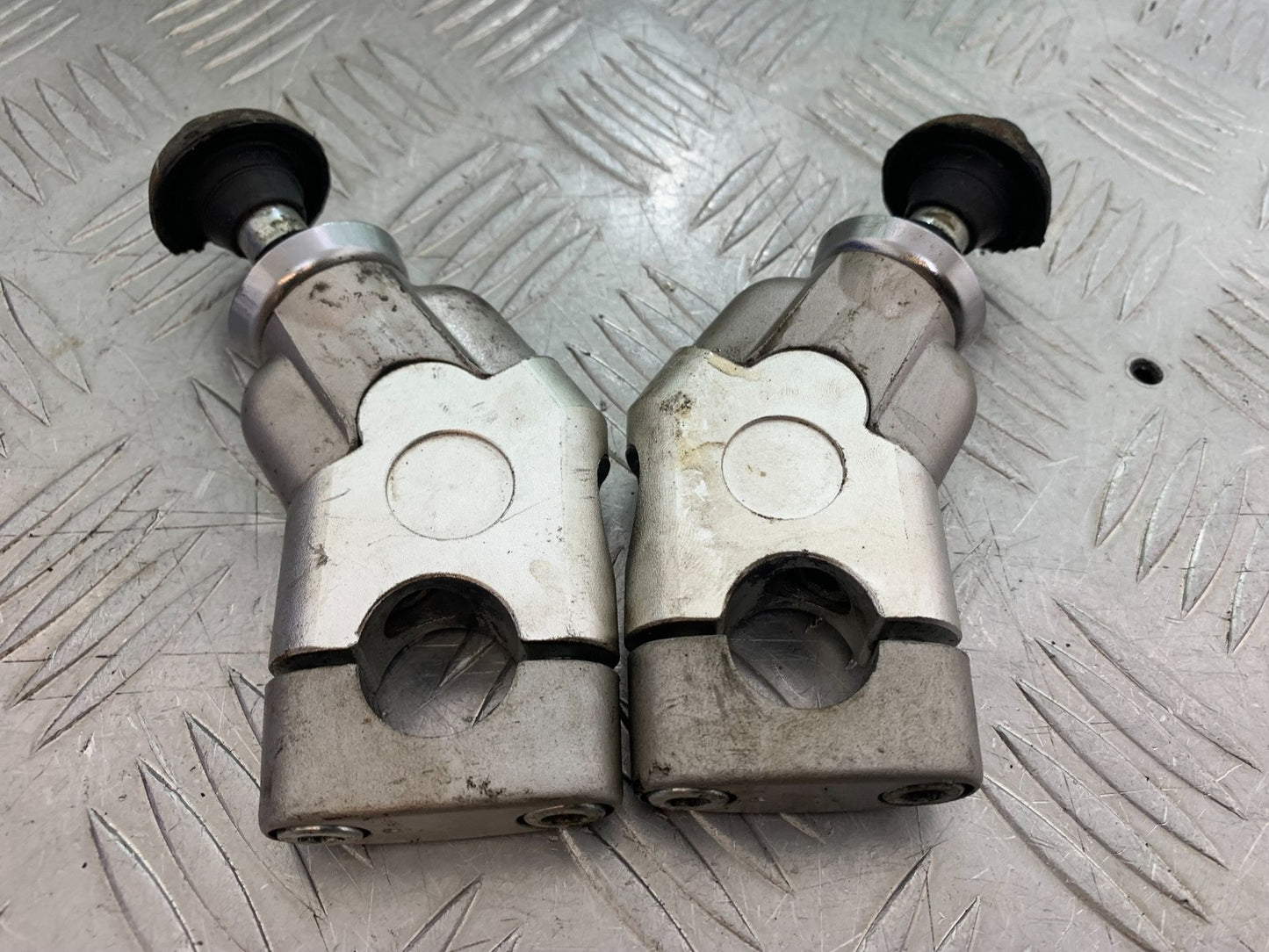 SUZUKI GSF1200 GSF 1200 BANDIT HANDLEBAR RISERS  YEAR 2001-2004 (CMB1188)