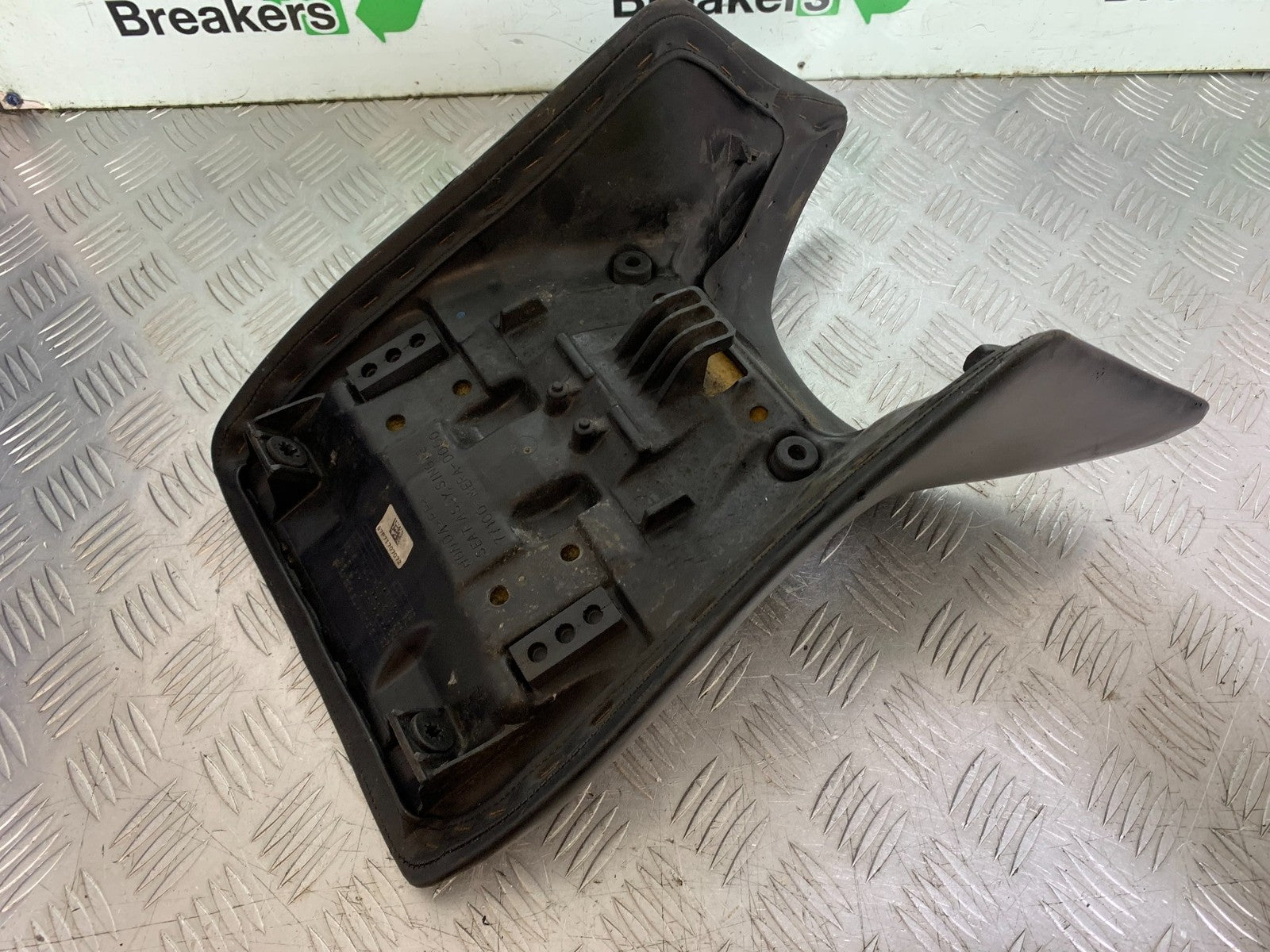 HONDA CBF500 CBF 500 FRONT SEAT  YEAR 2004-2008  (CMB1294)