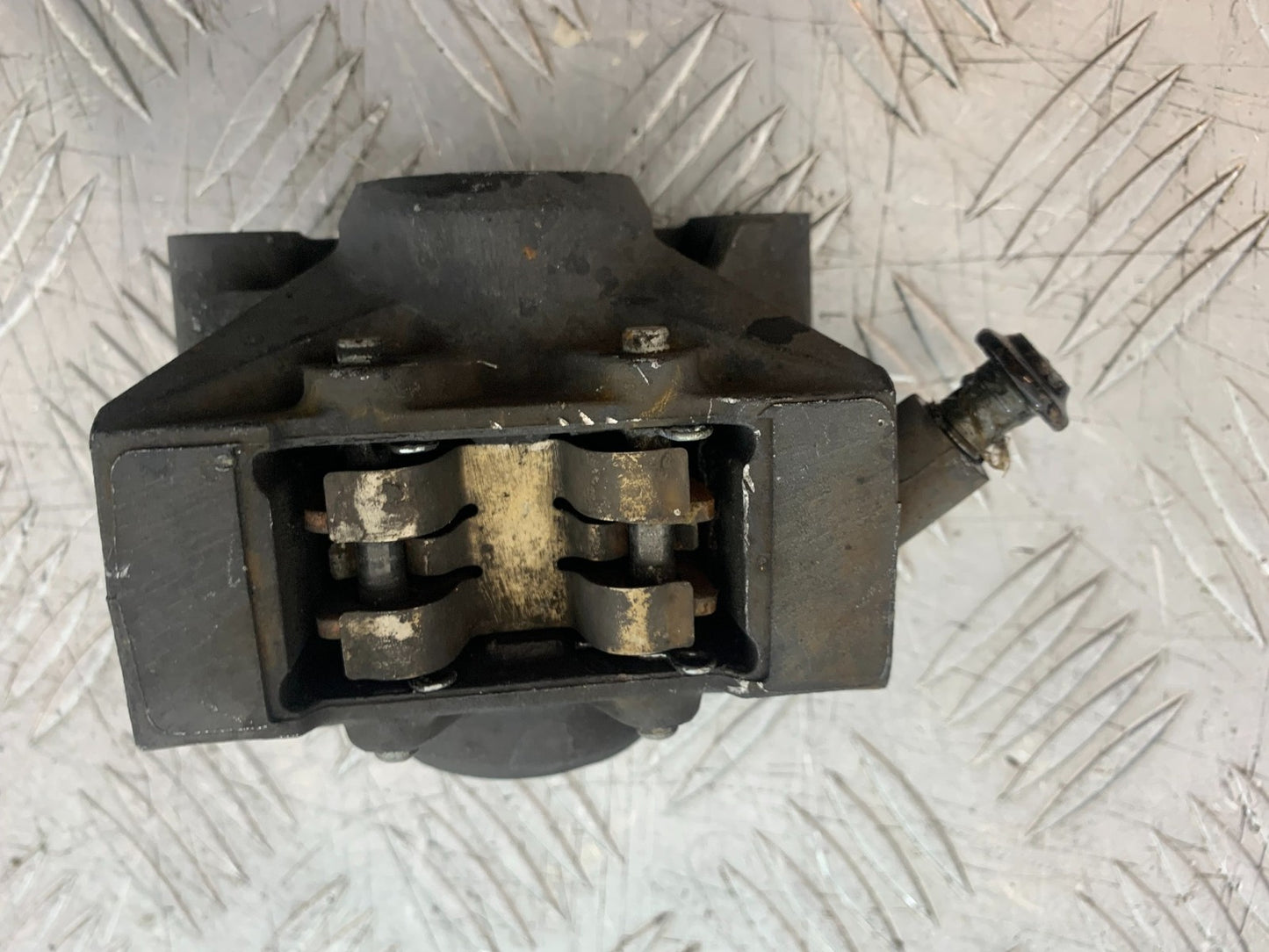 YAMAHA YZF R1 4XV REAR CALIPER   YEAR 1998-99 (CMB1291)
