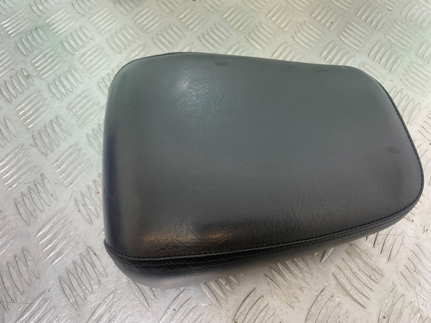YAMAHA XV535 XV 535 VIRAGO REAR SEAT   YEAR 1994-02 (CMB1162)