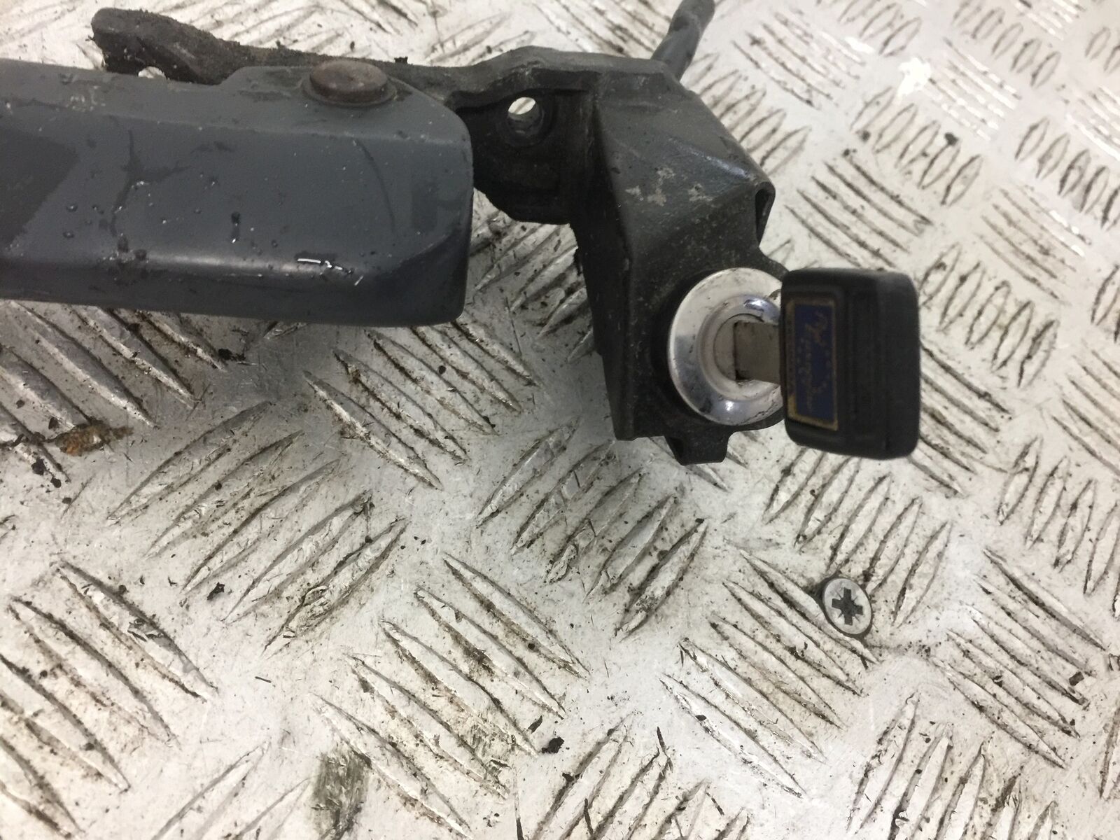 HONDA ST1100  PAN EUROPEAN SEAT LOCK AND KEY  YEAR 1996-2001(STOCK 786)