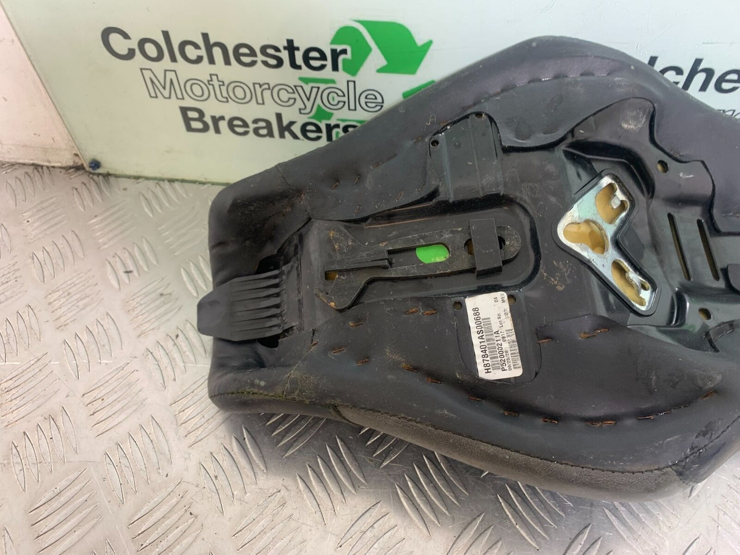 HARLEY DAVIDSON XL883 N IROD SEAT   YEAR 2020  (CMB1116)