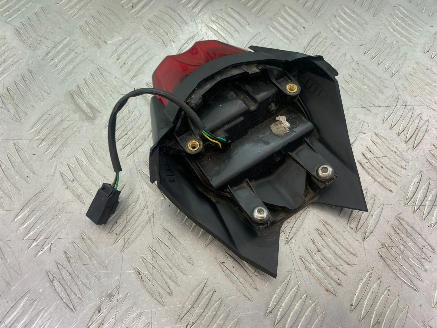 TRIUMPH 675 STREET TRIPLE REAR LIGHT    2013-2016 (CMB1186)