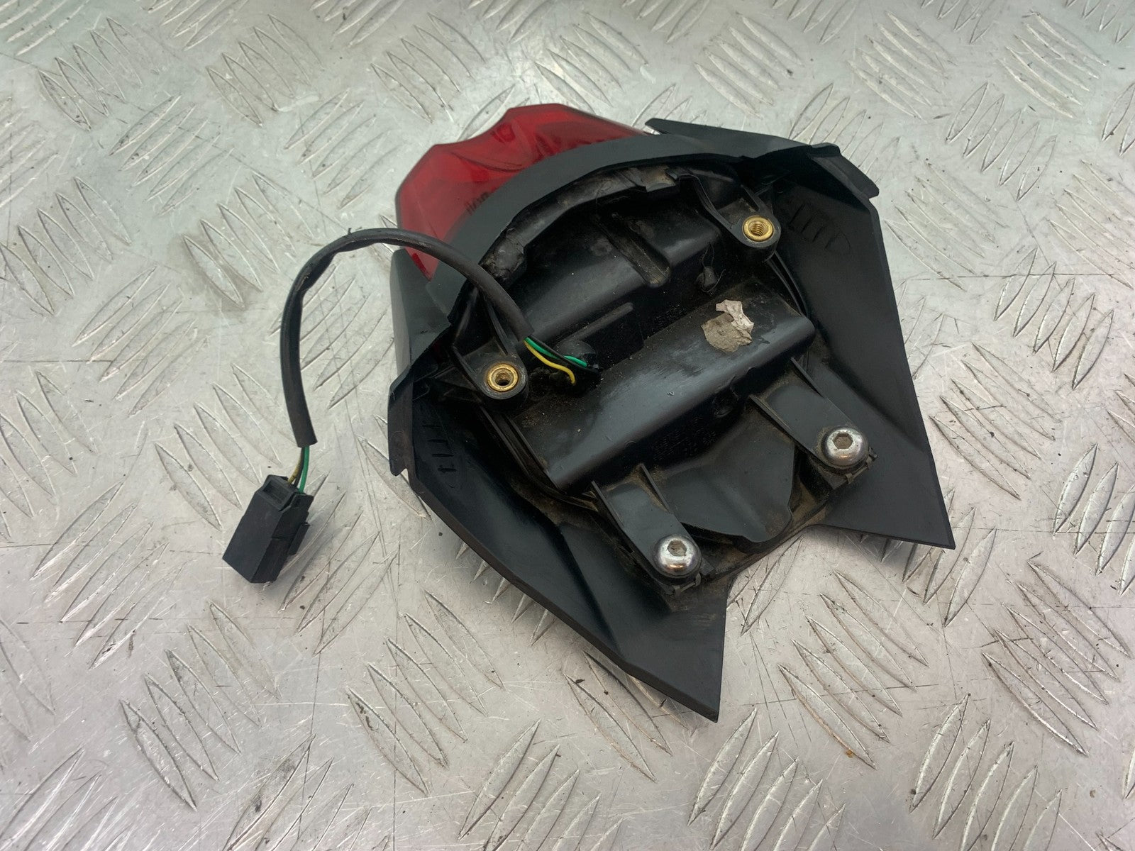 TRIUMPH 675 STREET TRIPLE REAR LIGHT    2013-2016 (CMB1186)