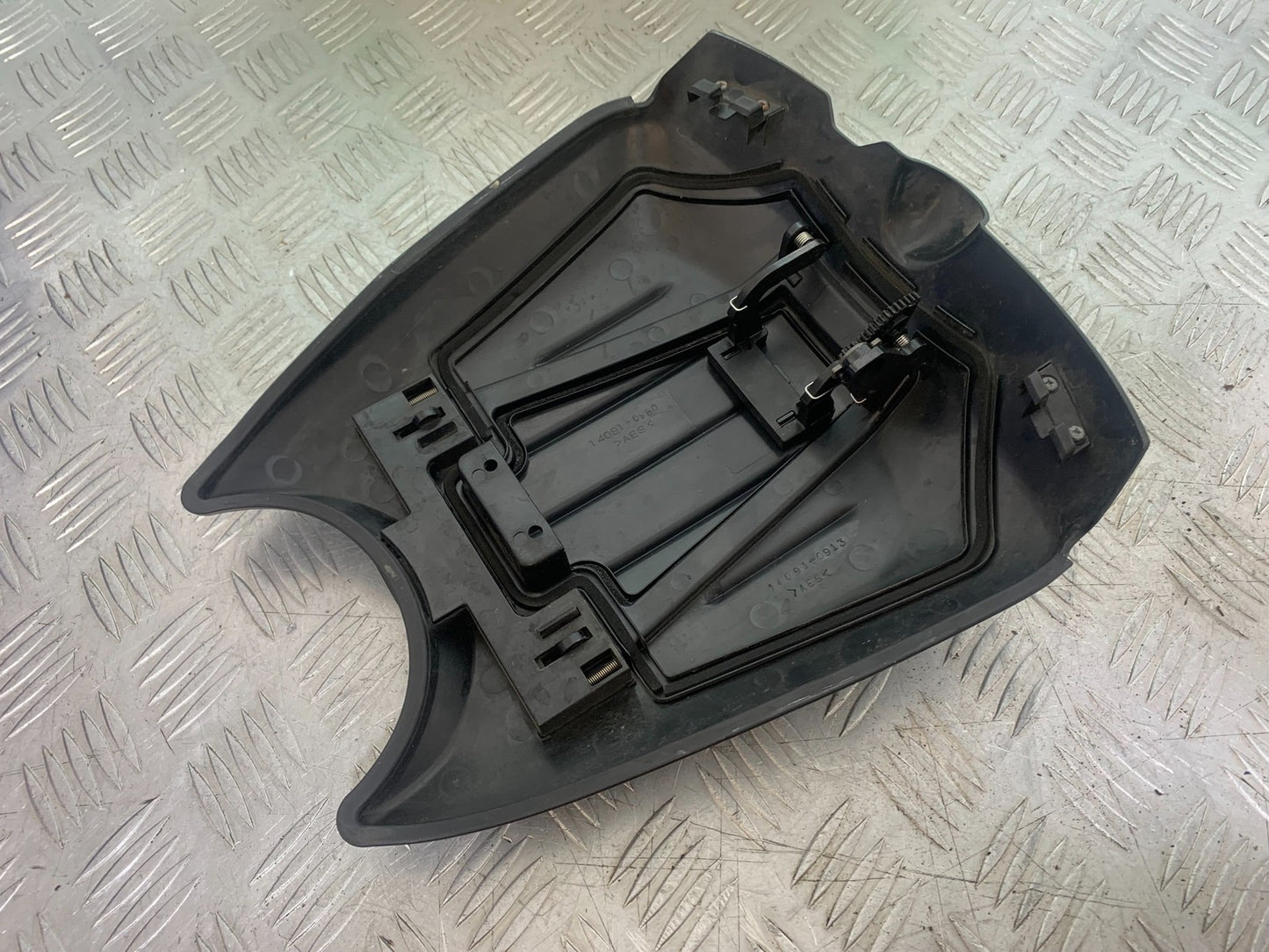 KAWASAKI GTR1400 GTR 1400 PETROL TANK LID  YEAR 2007-2009 (CMB1174)