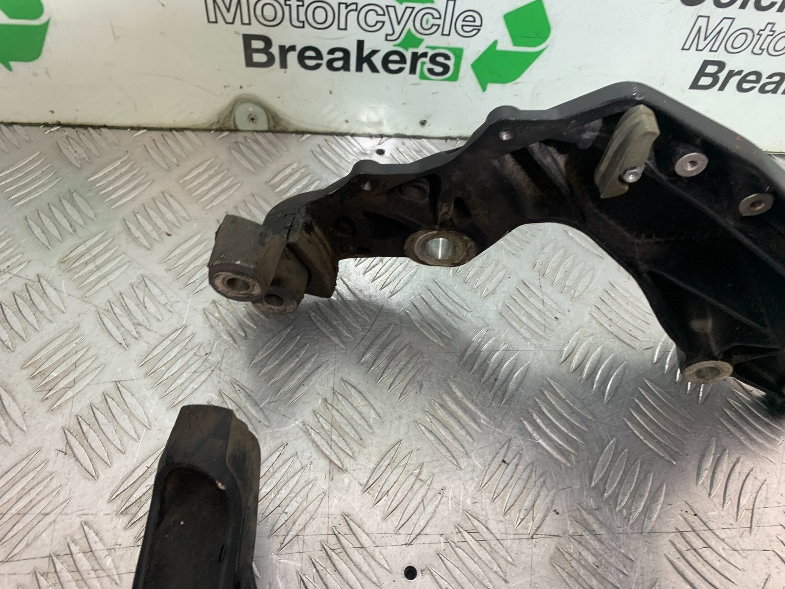 MV AGUSTA 800 F3 ENGINE MOUNT  YEAR 2017-2019 (CMB1227)