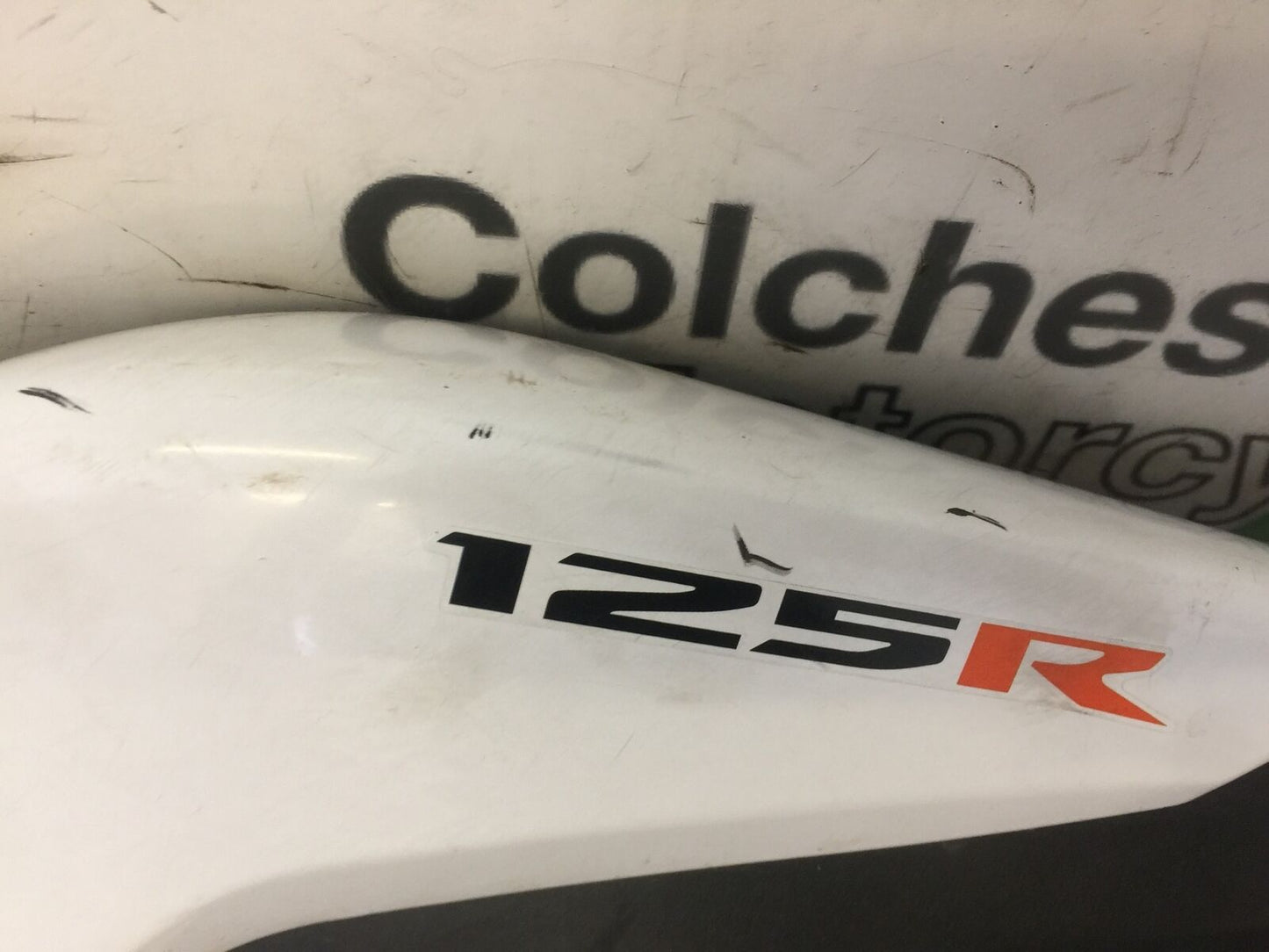 HONDA CBR125 CBR 125 LEFT SEAT PANEL YEAR 2011-2017 (STOCK 732)
