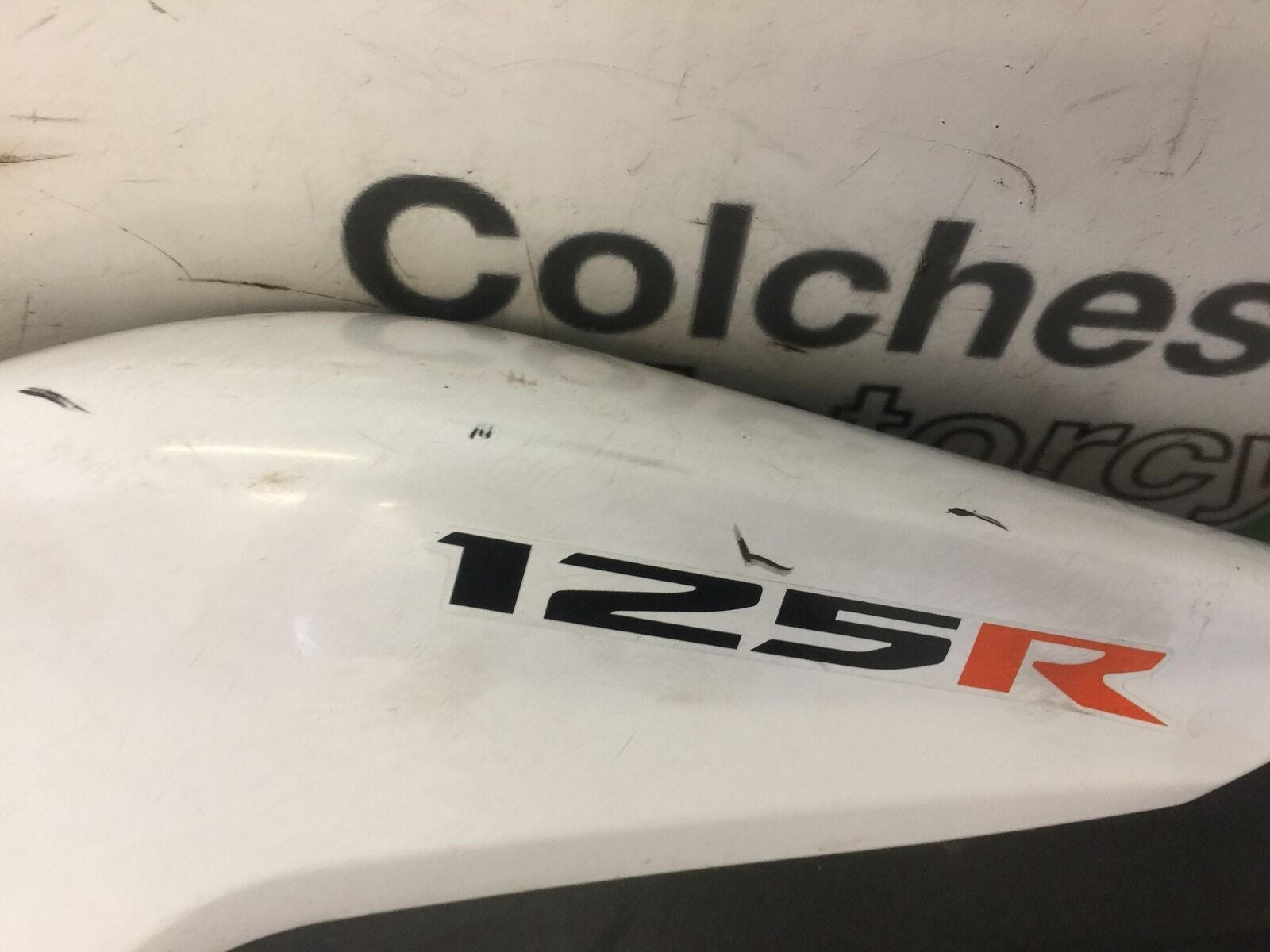 HONDA CBR125 CBR 125 LEFT SEAT PANEL YEAR 2011-2017 (STOCK 732)