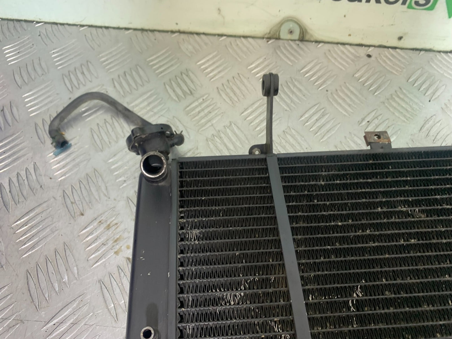 TRIUMPH 1050 SPRINT ST RADIATOR  YEAR 2004-2007 (CMB1197)