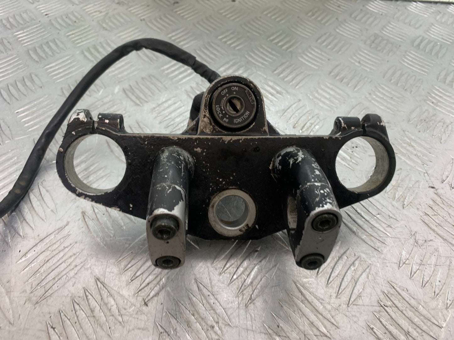 YAMAHA FZS600 FAZER 600 TOP YOKE AND IGNITION SWITCH  YEAR 1998-2001 (CMB1267)