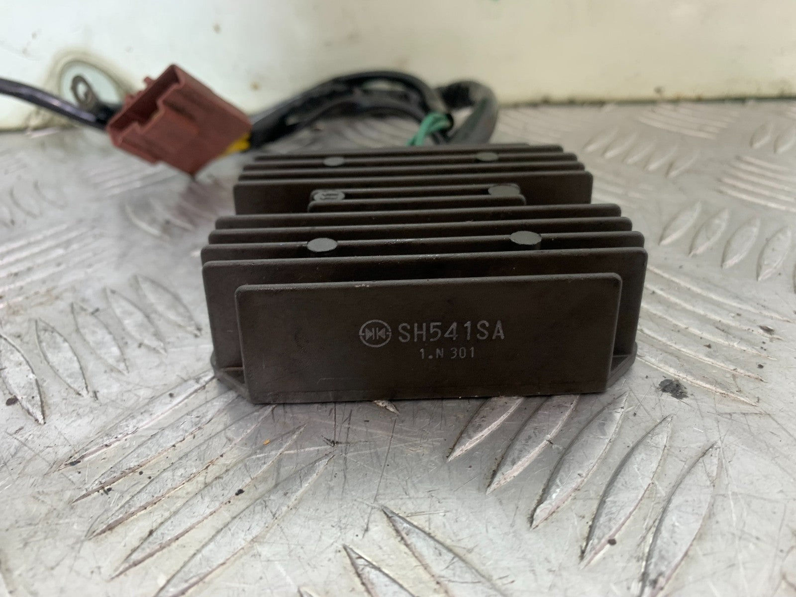 KTM 690 DUKE R LC4 REGULATOR RECTIFIER YEAR 2012-2015  (CMB1180)