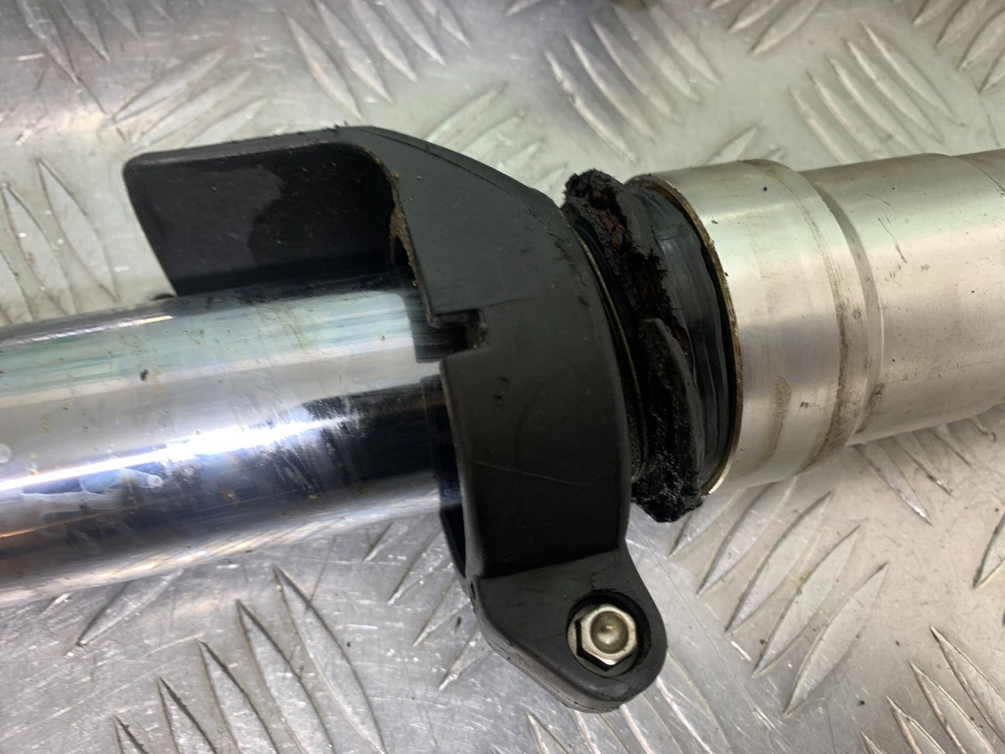 TRIUMPH T509 SPEED TRIPLE FORKS (SOLD AS PARTS)  YEAR 1997-1998 (CMB1144)
