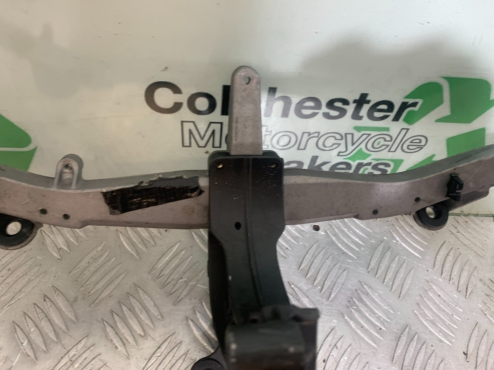 KAWASAKI GTR1400 GTR 1400 FAIRING BRACKET    YEAR 2007-2009 (CMB1174)